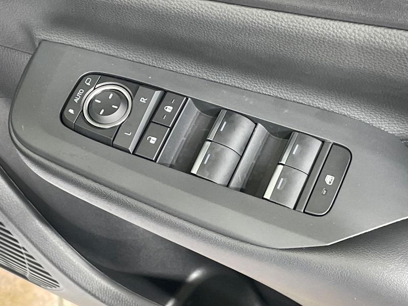 2024 Toyota Prius 6AA-MXWH60 (UW-6a55a9e59ee91)[24]