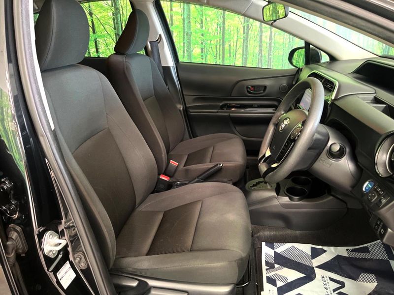 2017 Toyota Aqua DAA-NHP10 (UW-6a55aa086c57e)[17]