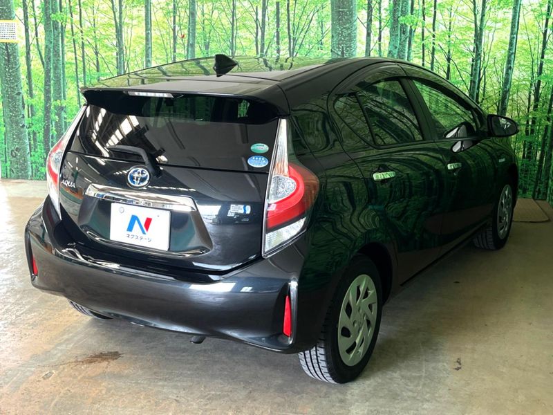 2017 Toyota Aqua DAA-NHP10 (UW-6a55aa086c57e)[28]