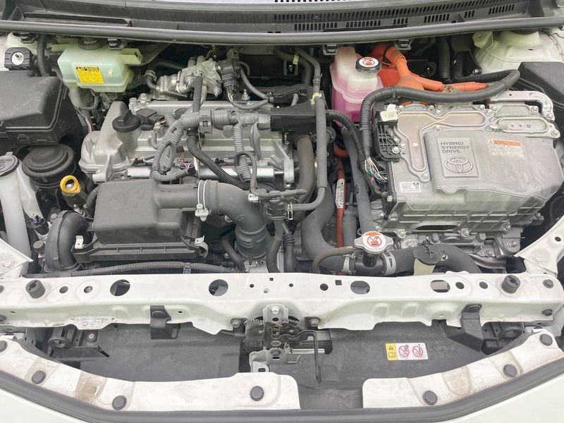 2017 Toyota Aqua DAA-NHP10 (UW-6a55aa089904b)[4]