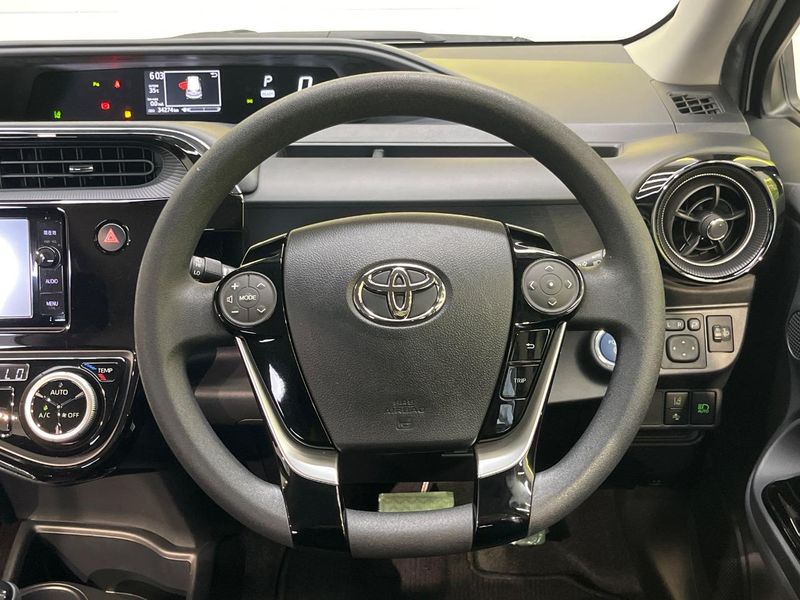 2019 Toyota Aqua DAA-NHP10 (UW-6a55aa0b43409)[21]