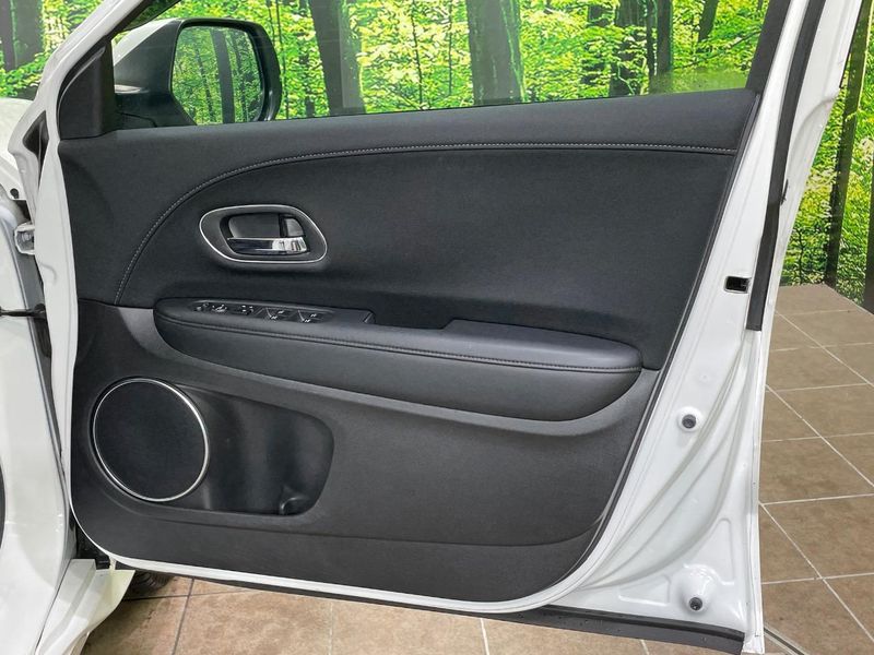 2017 Honda Vezel DAA-RU3 (UW-6a55aa31d9d64)[24]