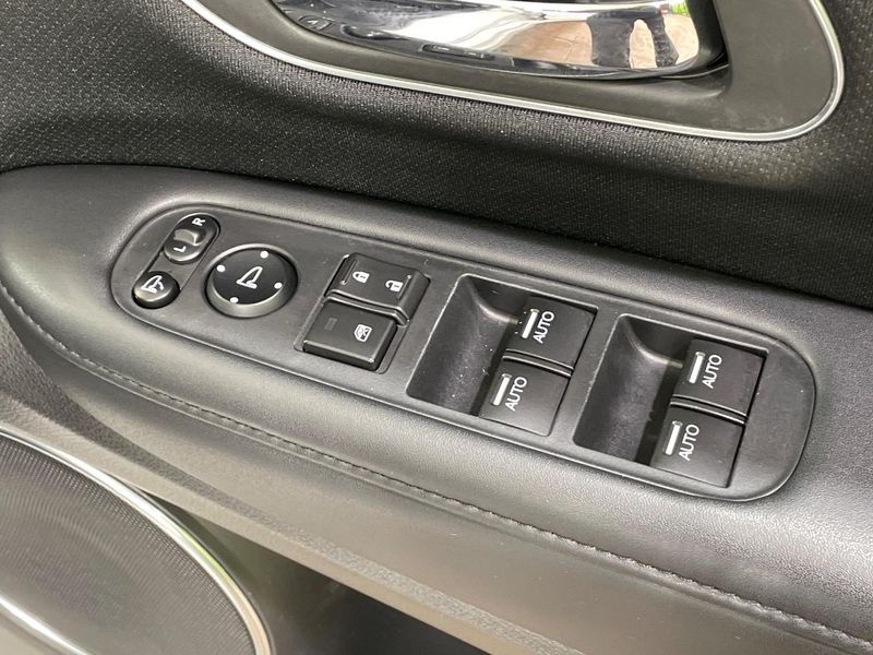 2017 Honda Vezel DAA-RU3 (UW-6a55aa31d9d64)[25]
