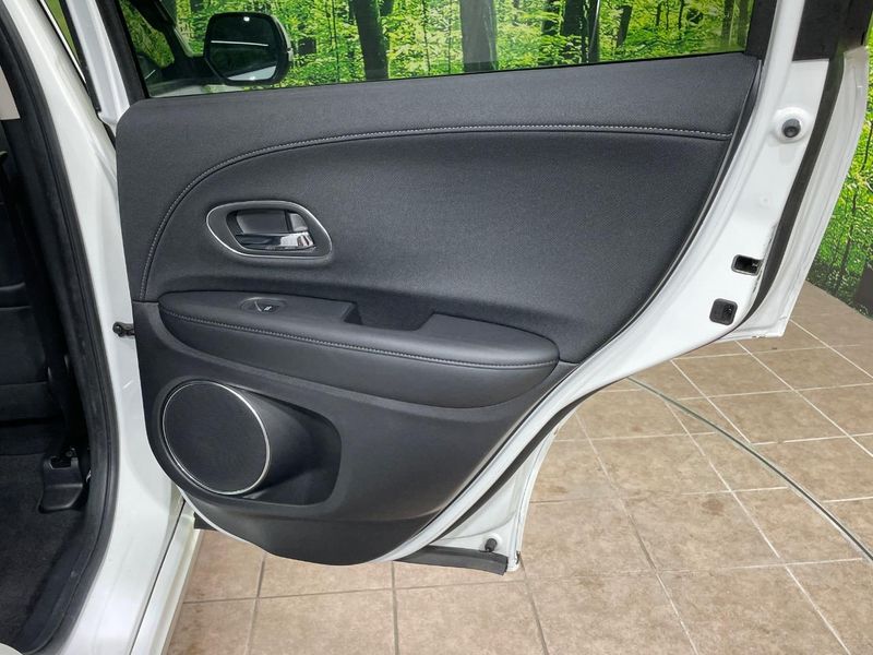 2017 Honda Vezel DAA-RU3 (UW-6a55aa31d9d64)[27]
