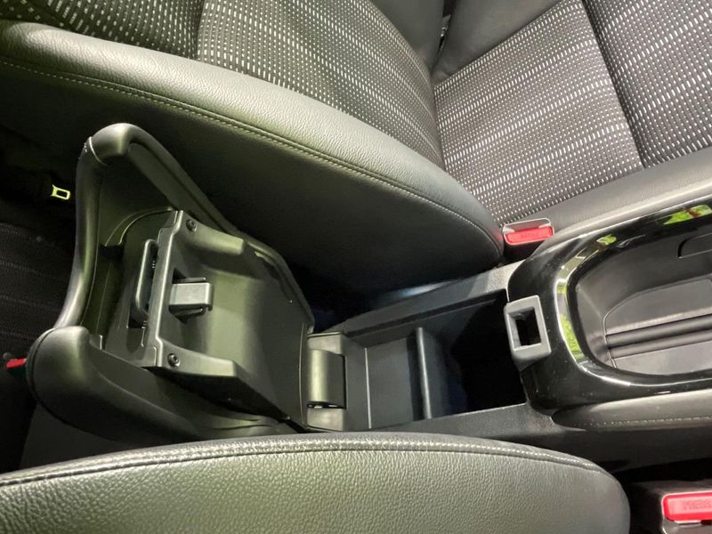2017 Honda Vezel DAA-RU3 (UW-6a55aa31d9d64)[21]