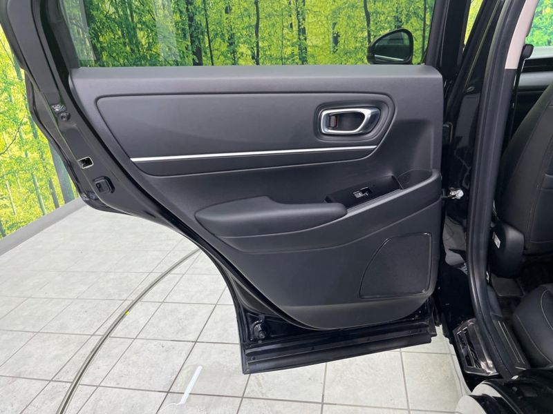 2022 Honda Vezel 6AA-RV5 (UW-6a55aa392f58d)[28]