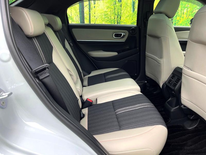 2022 Honda Vezel 6AA-RV5 (UW-6a55aa3a306a6)[13]