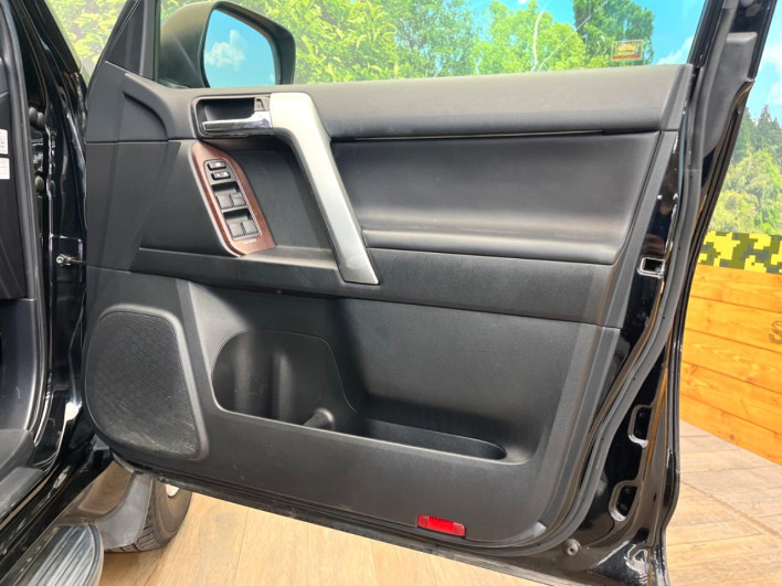 2016 Toyota Land Cruiser Prado CBA-TRJ150W (UW-6a55aa652922a)[18]