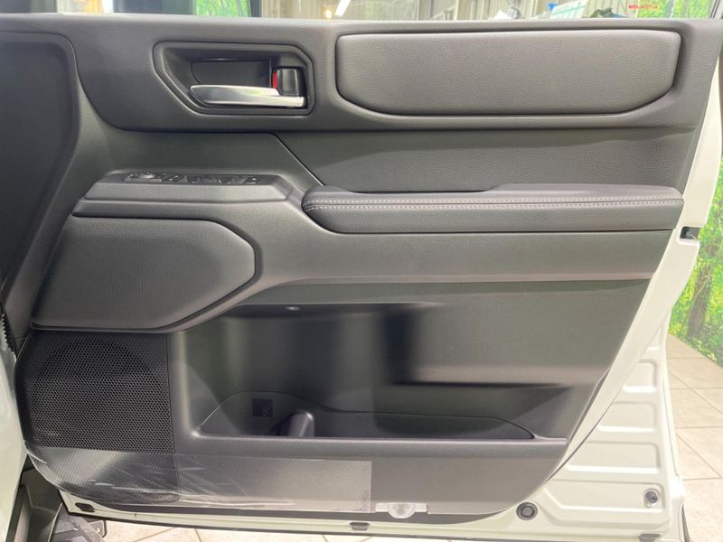 2024 Toyota Land Cruiser 250 3BA-TRJ250W (UW-6a55aa6eebb89)[17]