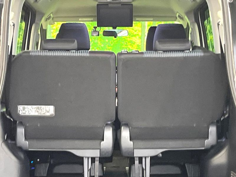 2014 Toyota Voxy DBA-ZRR80W (UW-6a55aab99858c)[21]