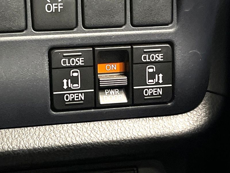 2014 Toyota Voxy DBA-ZRR80W (UW-6a55aab99858c)[9]