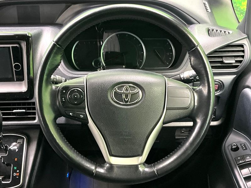 2014 Toyota Voxy DBA-ZRR80W (UW-6a55aab99858c)[28]