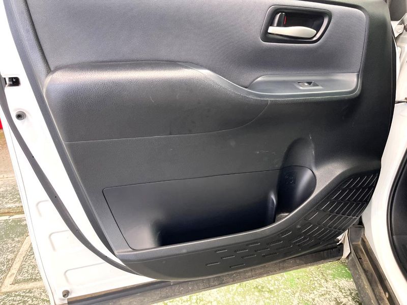 2014 Toyota Voxy DBA-ZRR80W (UW-6a55aab99858c)[17]