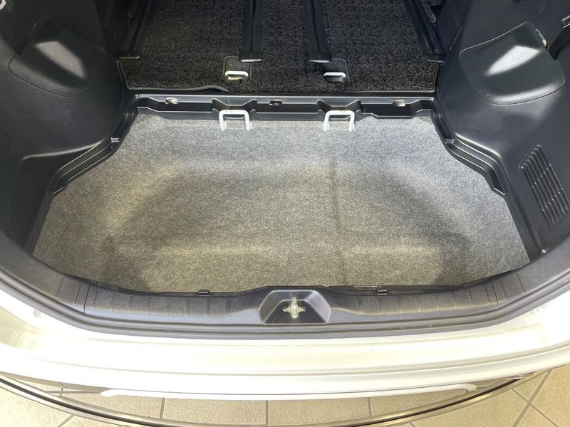 2018 Toyota Voxy DBA-ZRR80W (UW-6a55aac1a69c6)[22]