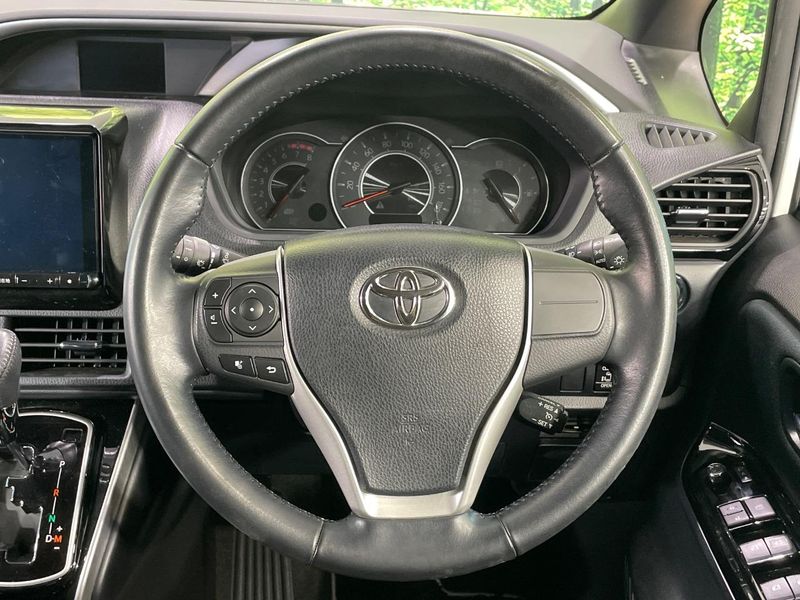 2018 Toyota Voxy DBA-ZRR80W (UW-6a55aac1a69c6)[24]