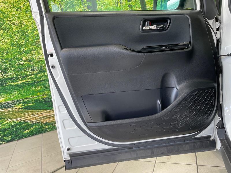 2018 Toyota Voxy DBA-ZRR80W (UW-6a55aac1a69c6)[17]