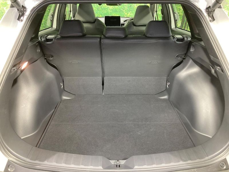 2023 Toyota Corolla Cross 6AA-ZVG13 (UW-6a55aad5de002)[17]