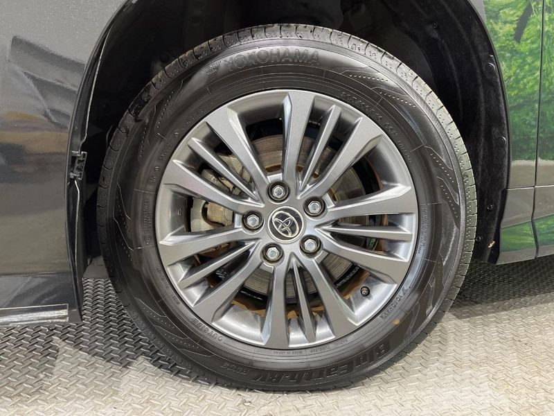2022 Toyota Voxy 6AA-ZWR95W (UW-6a55ab0db6a7c)[6]