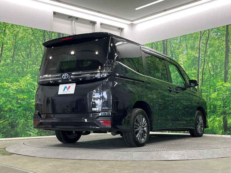 2022 Toyota Voxy 6AA-ZWR95W (UW-6a55ab0db6a7c)[28]