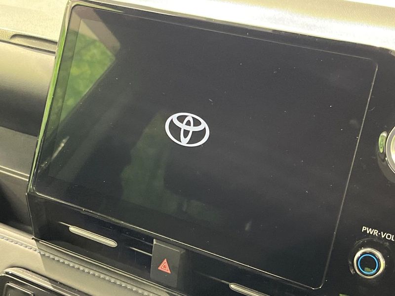 2022 Toyota Voxy 6AA-ZWR95W (UW-6a55ab0db6a7c)[14]