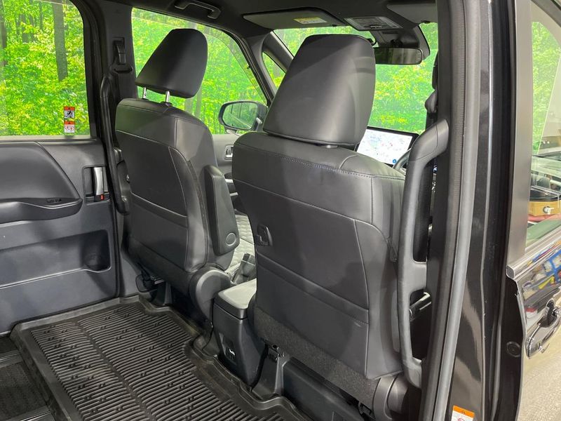 2022 Toyota Voxy 6AA-ZWR95W (UW-6a55ab0db6a7c)[25]