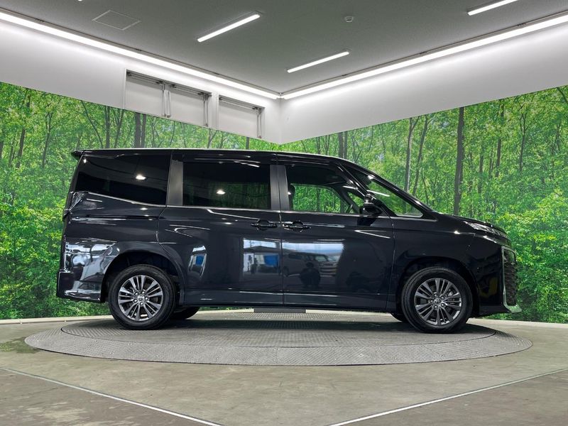 2022 Toyota Voxy 6AA-ZWR95W (UW-6a55ab0db6a7c)[23]