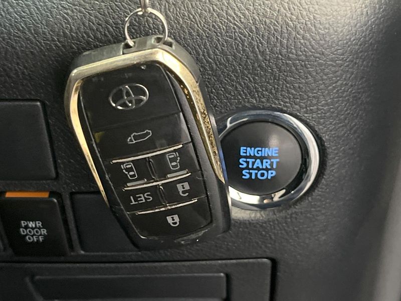 2017 Toyota Vellfire DBA-AGH30W (UW-6a56f8ba774a2)[18]