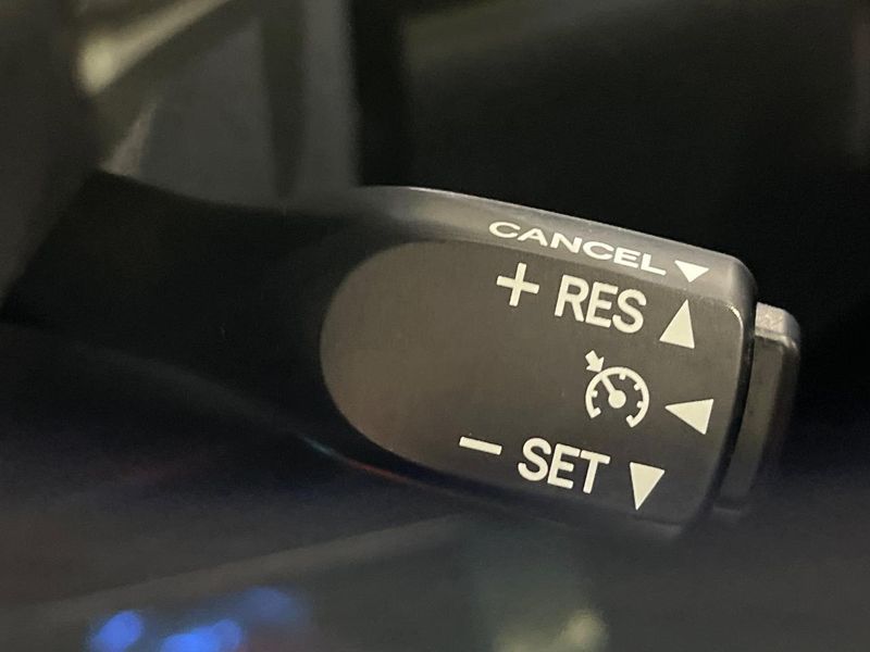 2017 Toyota Harrier Hybrid DAA-AVU65W (UW-6a56f8de7ec70)[27]