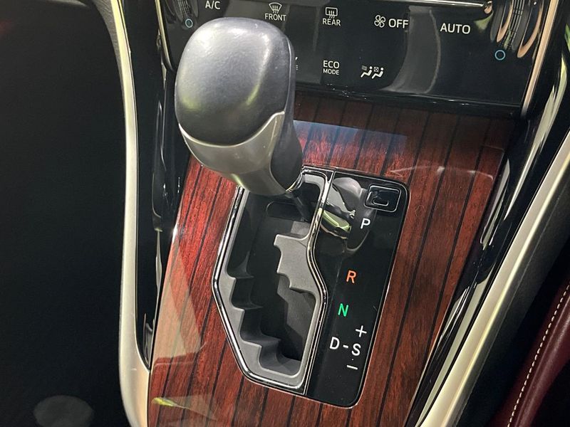 2017 Toyota Harrier Hybrid DAA-AVU65W (UW-6a56f8de7ec70)[18]