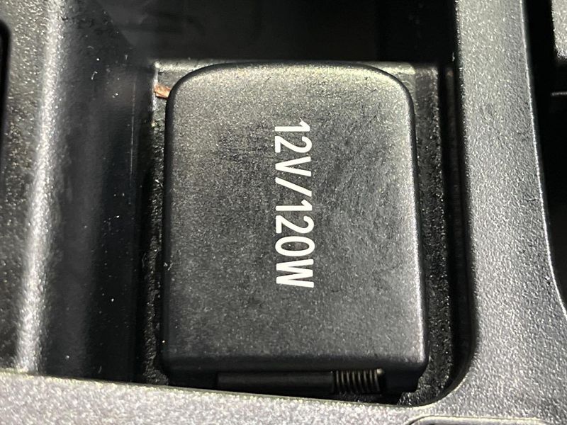 2017 Toyota Harrier Hybrid DAA-AVU65W (UW-6a56f8de7ec70)[17]
