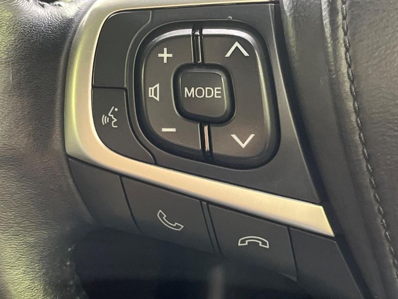2017 Toyota Harrier Hybrid DAA-AVU65W (UW-6a56f8de7ec70)[25]