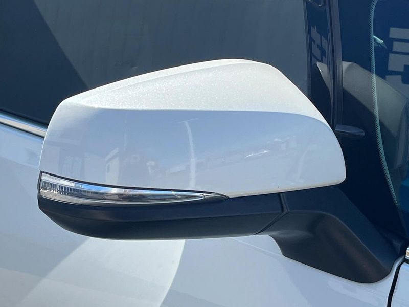 2018 Toyota Vellfire Hybrid DAA-AYH30W (UW-6a56f8fd741a2)[28]