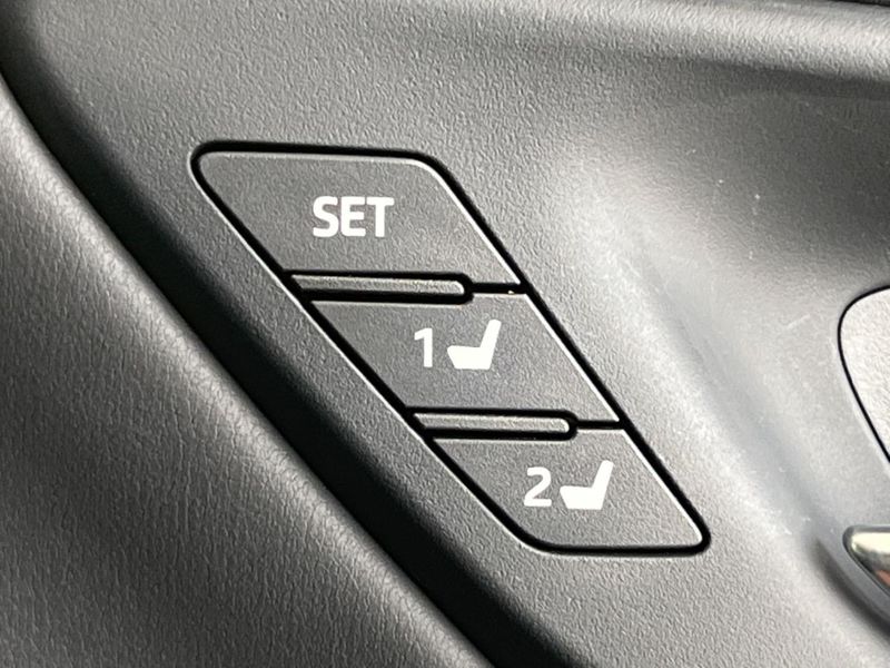 2018 Toyota Crown Hybrid 6AA-AZSH20 (UW-6a56f90459961)[25]