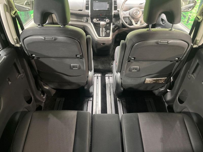 2017 Nissan Serena DAA-GFC27 (UW-6a56f99d26d31)[18]