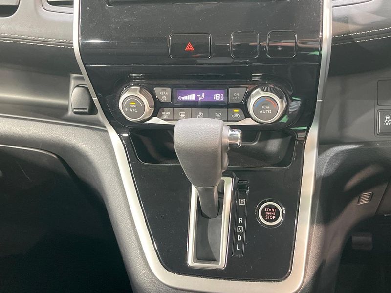 2017 Nissan Serena DAA-GFC27 (UW-6a56f99d26d31)[27]