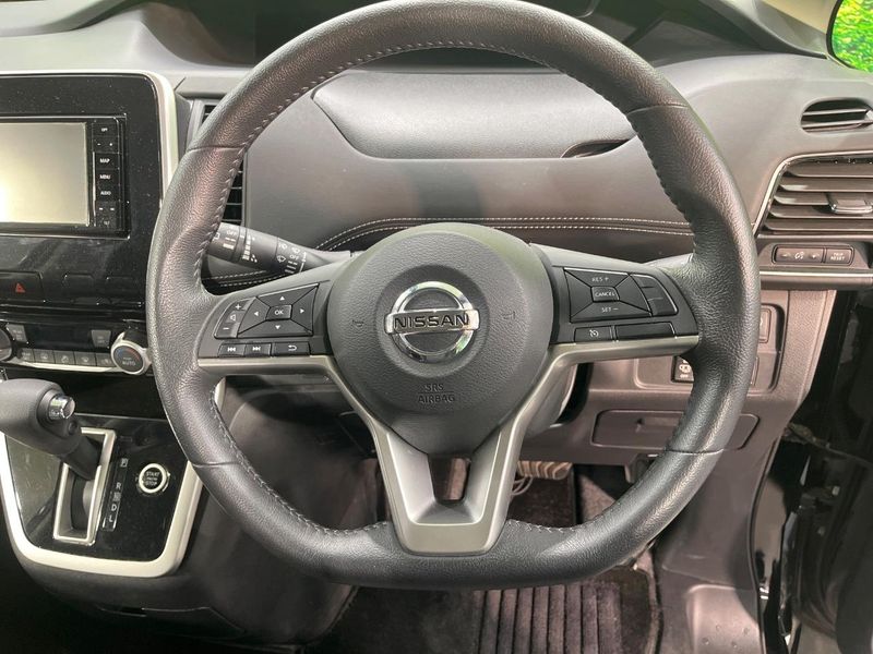 2017 Nissan Serena DAA-GFC27 (UW-6a56f99d26d31)[20]