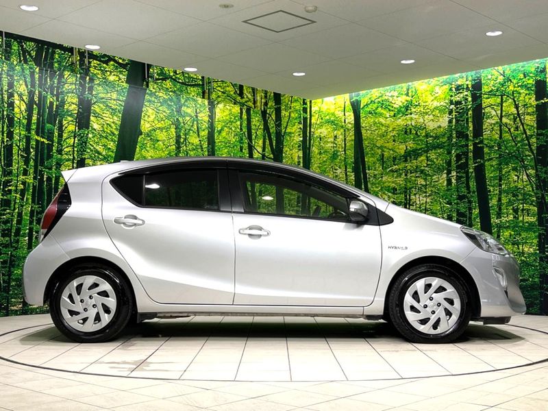 2016 Toyota Aqua DAA-NHP10 (UW-6a56fbcaae392)[19]