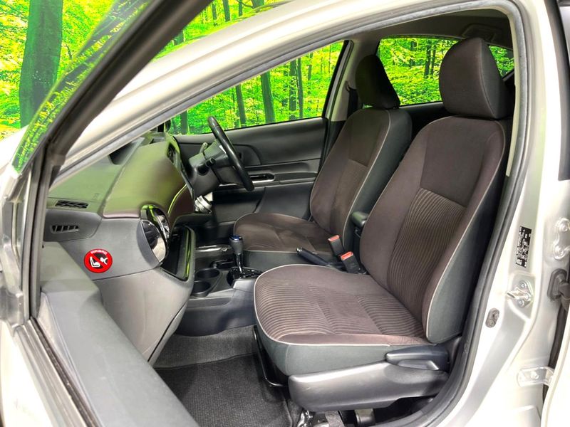 2016 Toyota Aqua DAA-NHP10 (UW-6a56fbcaae392)[25]