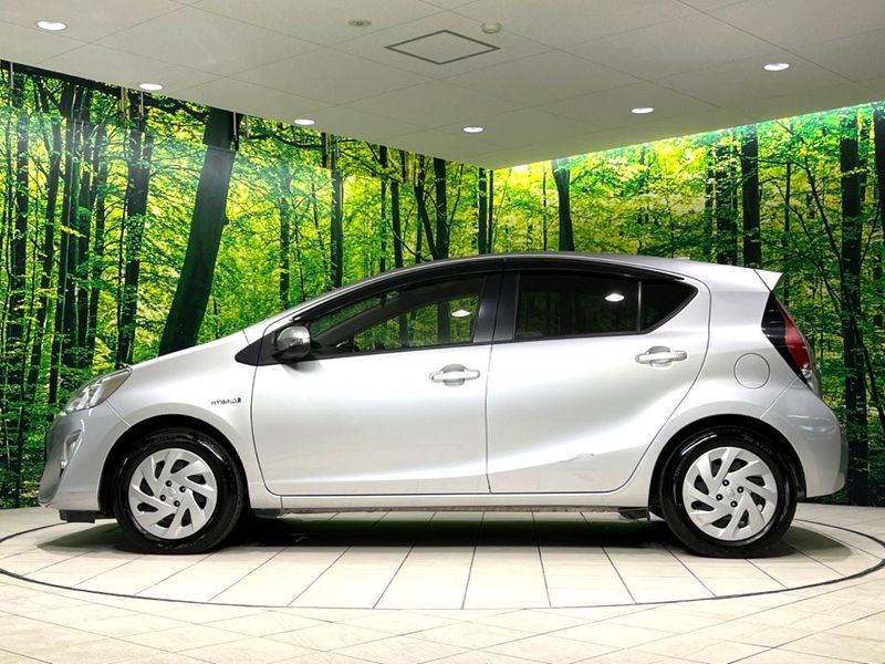 2016 Toyota Aqua DAA-NHP10 (UW-6a56fbcaae392)[15]