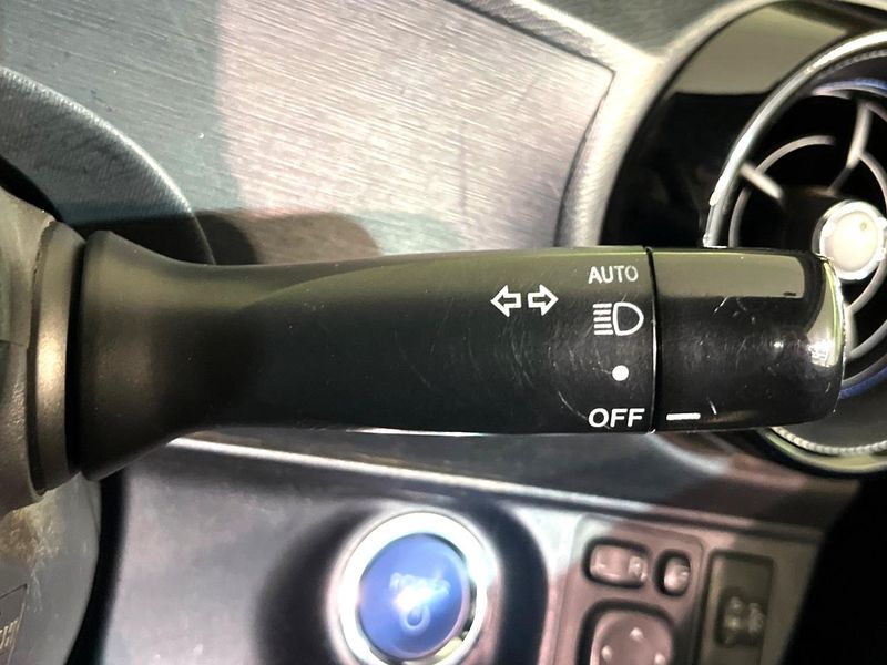 2017 Toyota Aqua DAA-NHP10 (UW-6a56fbd28188a)[25]