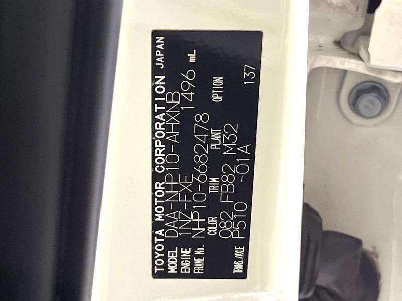 2017 Toyota Aqua DAA-NHP10 (UW-6a56fbd28188a)[1]