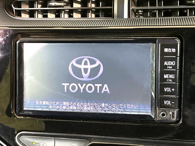 2017 Toyota Aqua DAA-NHP10 (UW-6a56fbd28188a)[15]