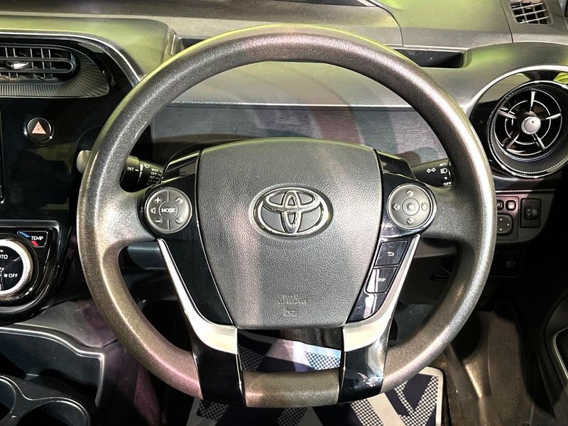 2017 Toyota Aqua DAA-NHP10 (UW-6a56fbd28188a)[5]