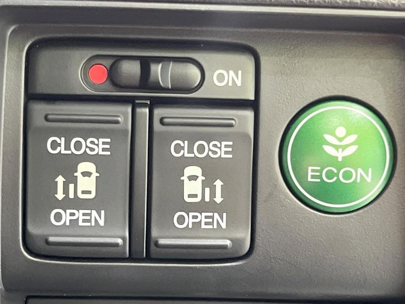 2016 Honda Odyssey Hybrid DAA-RC4 (UW-6a56fbf33cccd)[17]