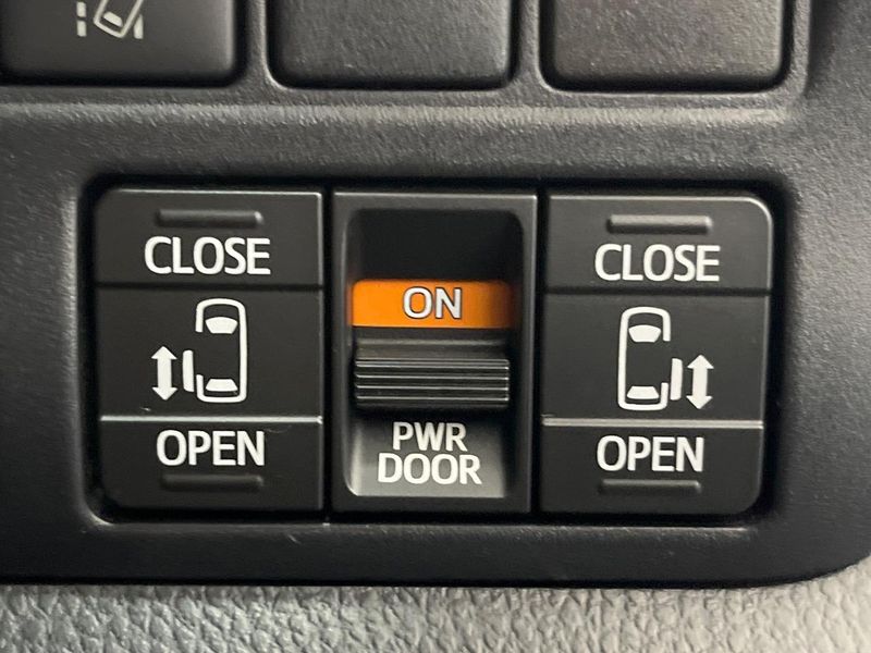 2021 Toyota Voxy 3BA-ZRR80W (UW-6a56fc92a74b7)[26]