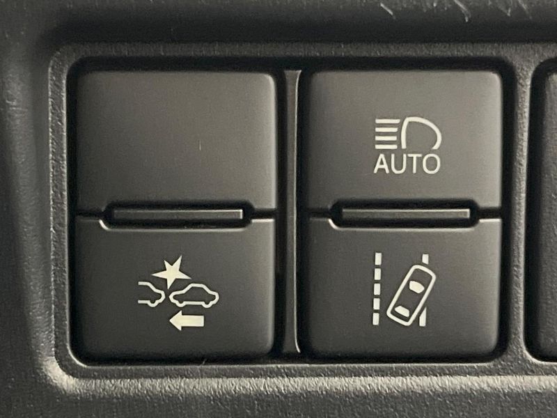 2021 Toyota Voxy 3BA-ZRR80W (UW-6a56fc92a74b7)[24]