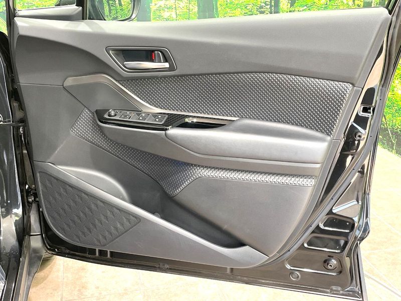 2019 Toyota C-HR DAA-ZYX10 (UW-6a56fce303d93)[7]