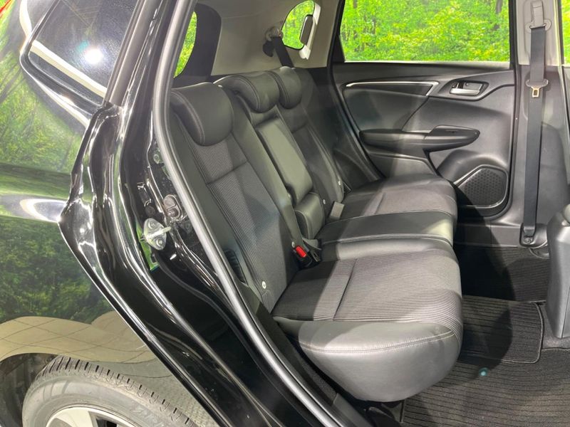 2018 Honda Fit Hybrid DAA-GP5 (UW-6a584a77abe5f)[27]