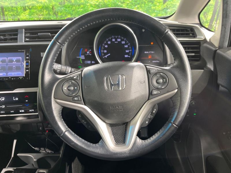 2018 Honda Fit Hybrid DAA-GP5 (UW-6a584a77abe5f)[25]