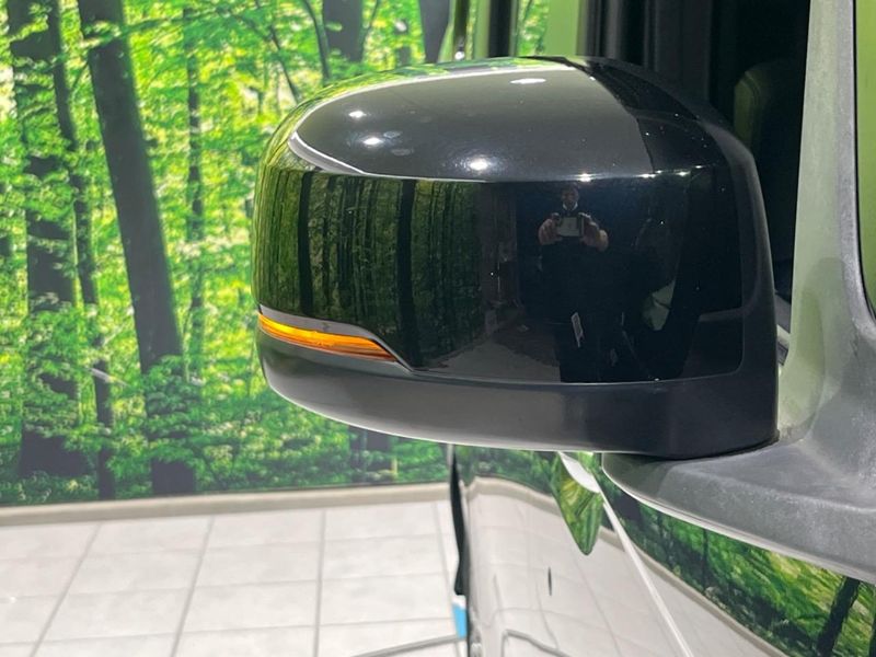 2018 Honda N-BOX CUSTOM DBA-JF3 (UW-6a584ad8e4c42)[13]